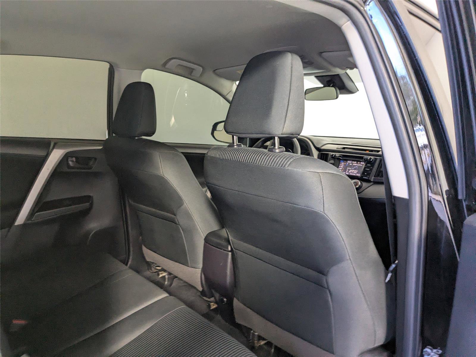 Used 2018 Toyota RAV4 LE image 20