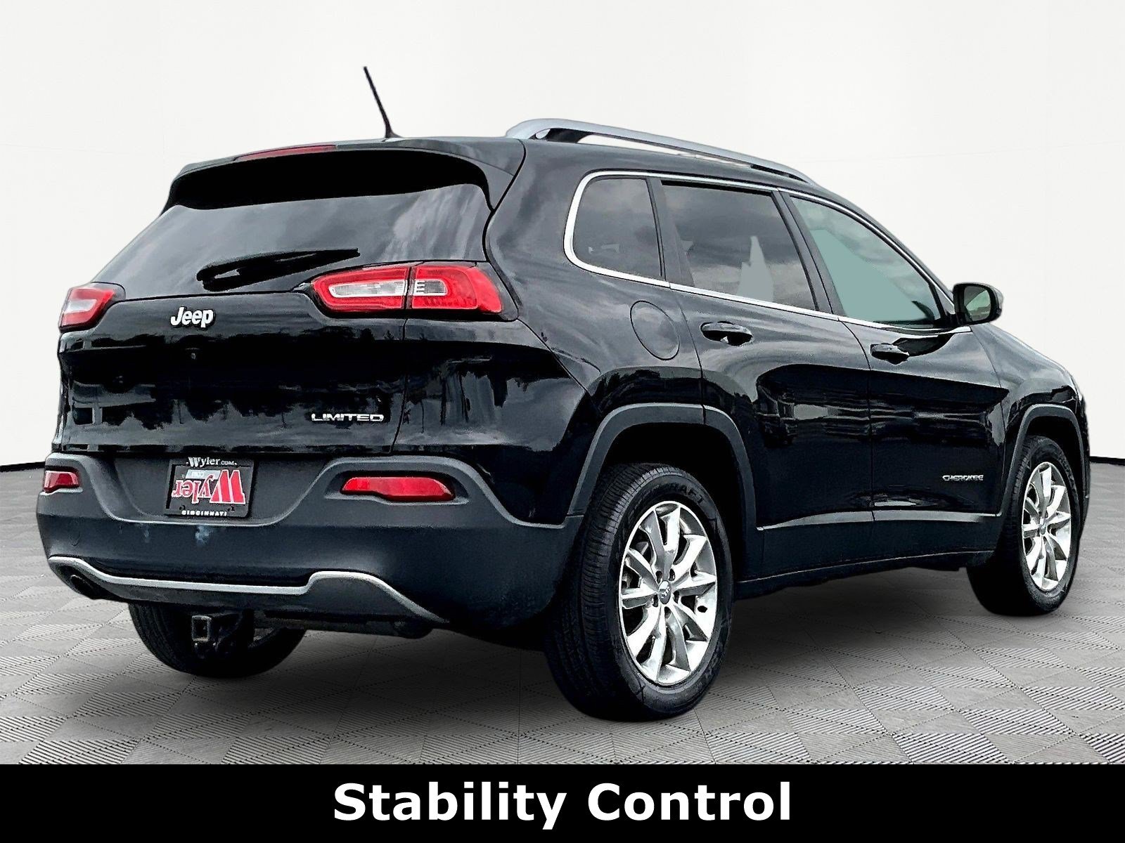 Used 2017 Jeep Cherokee Limited FWD image 6