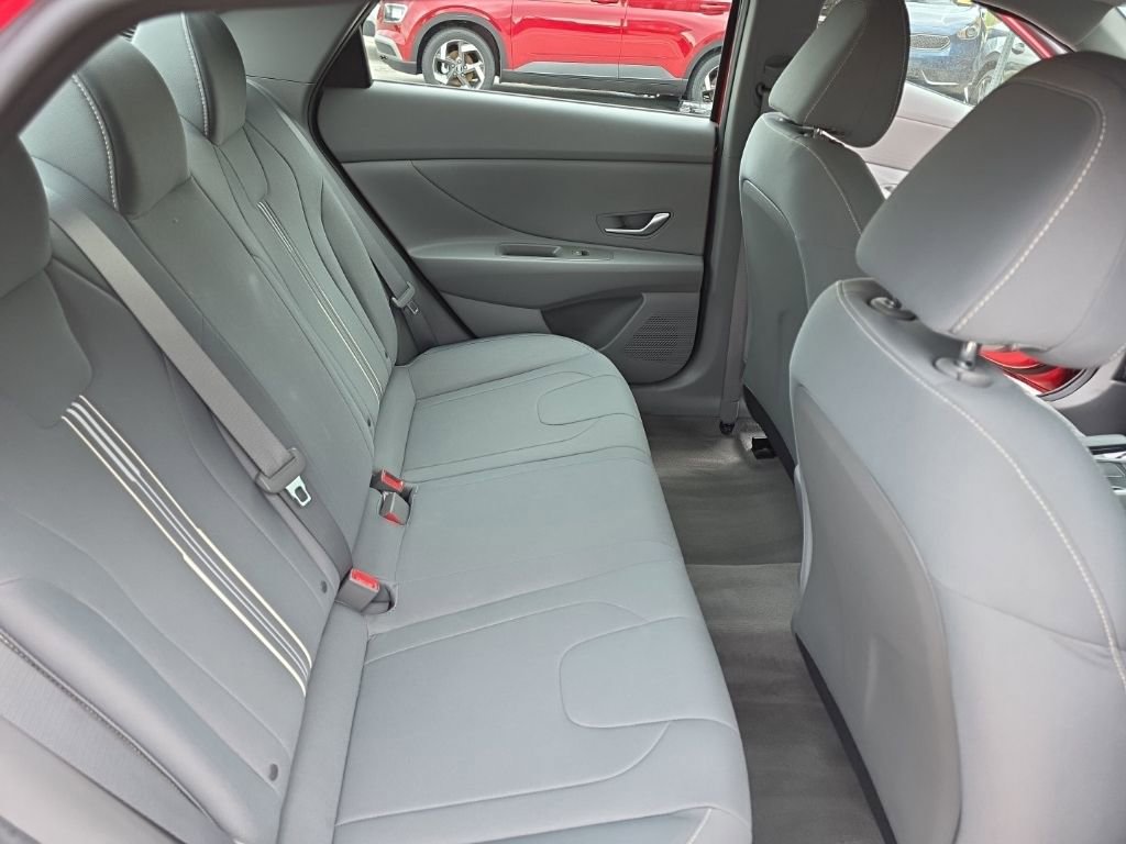 Used 2023 Hyundai Elantra SEL w/ Preferred Accessory Package FWD image 20