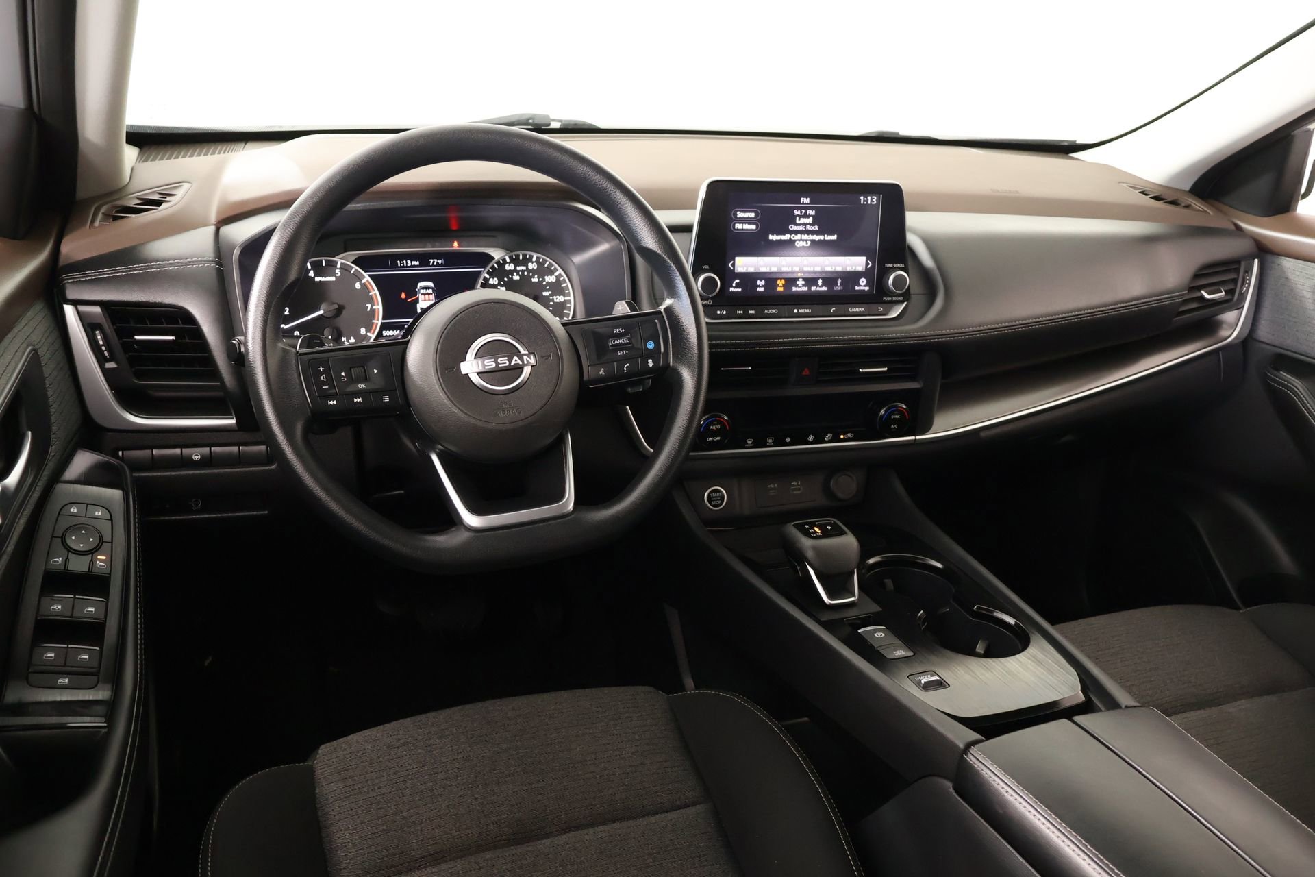 Used 2023 Nissan Rogue SV FWD image 4