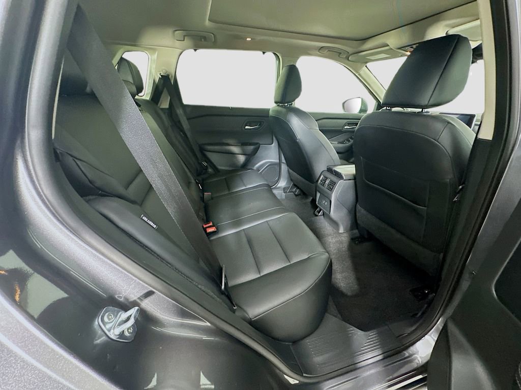 Used 2024 Nissan Rogue SV w/ SV Premium Package FWD image 29