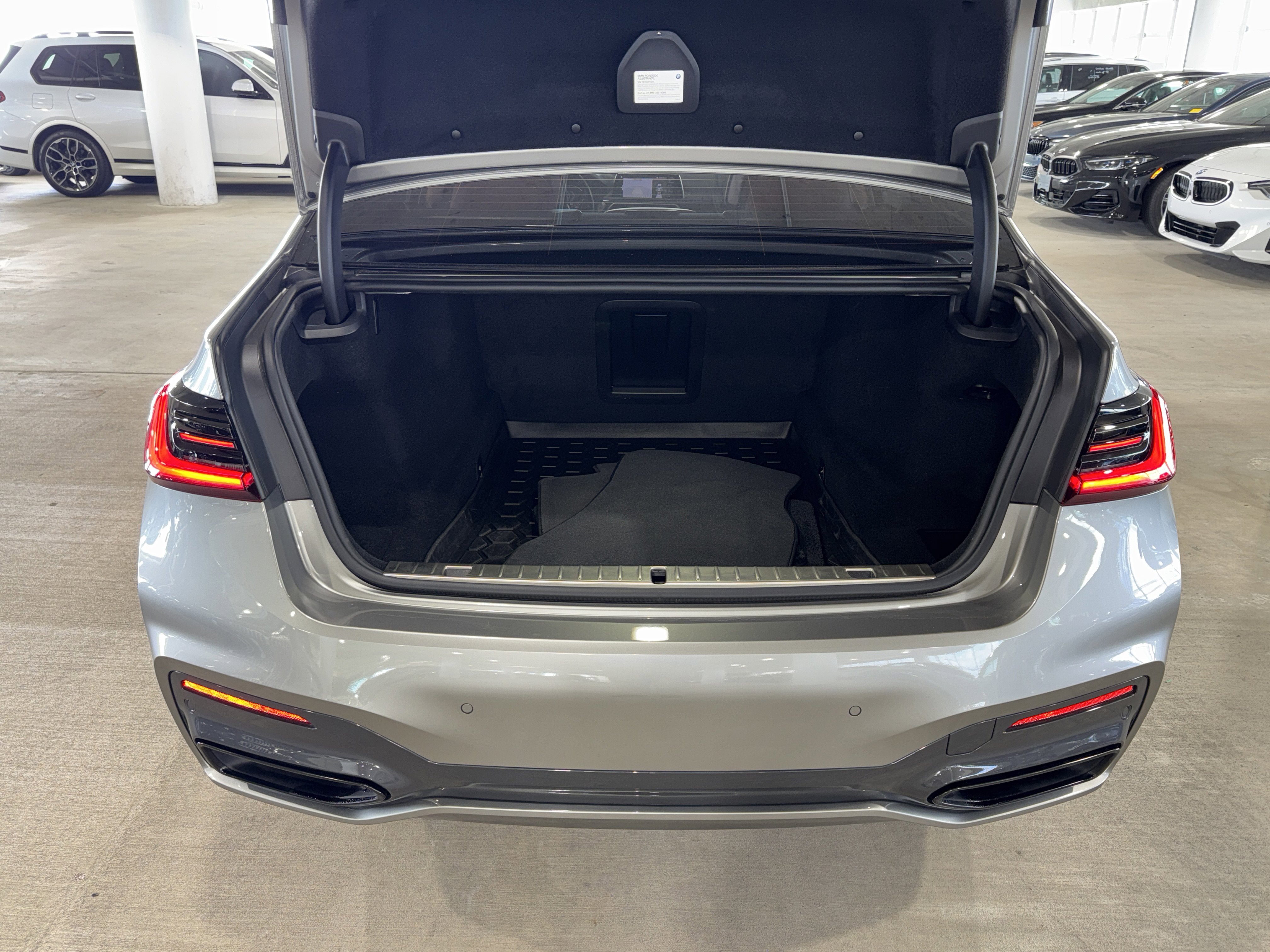 Used 2022 BMW 750i xDrive w/ Executive Package image 13