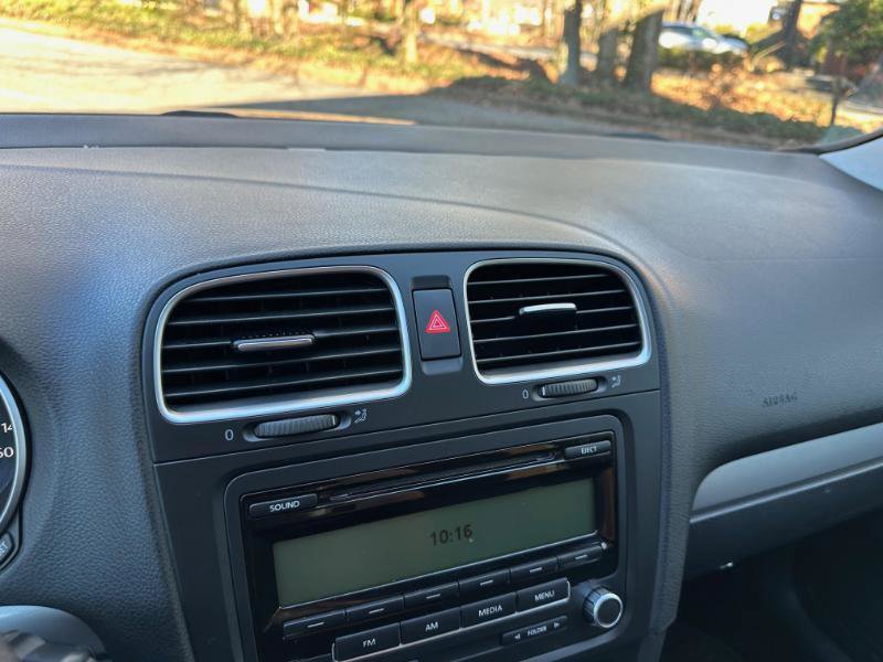 Used 2011 Volkswagen Golf 4-Door image 22