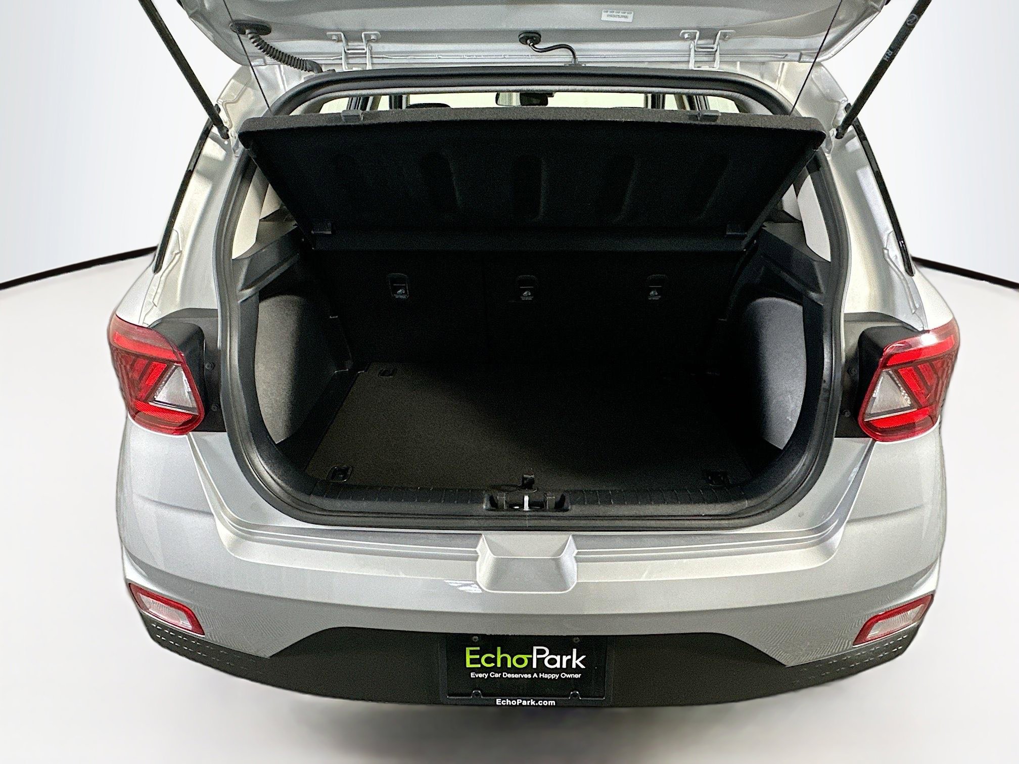 Used 2025 Hyundai Venue SEL image 29