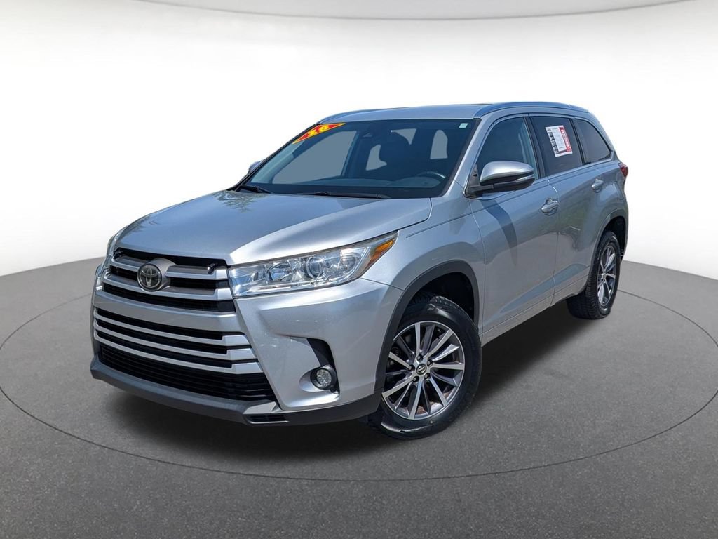 Used 2018 Toyota Highlander XLE FWD video 1