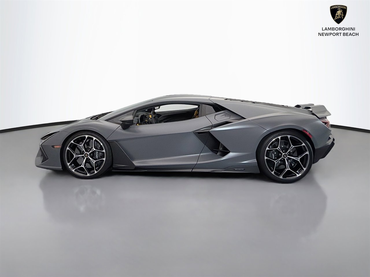 Used 2025 Lamborghini Revuelto AWD/4WD image 4