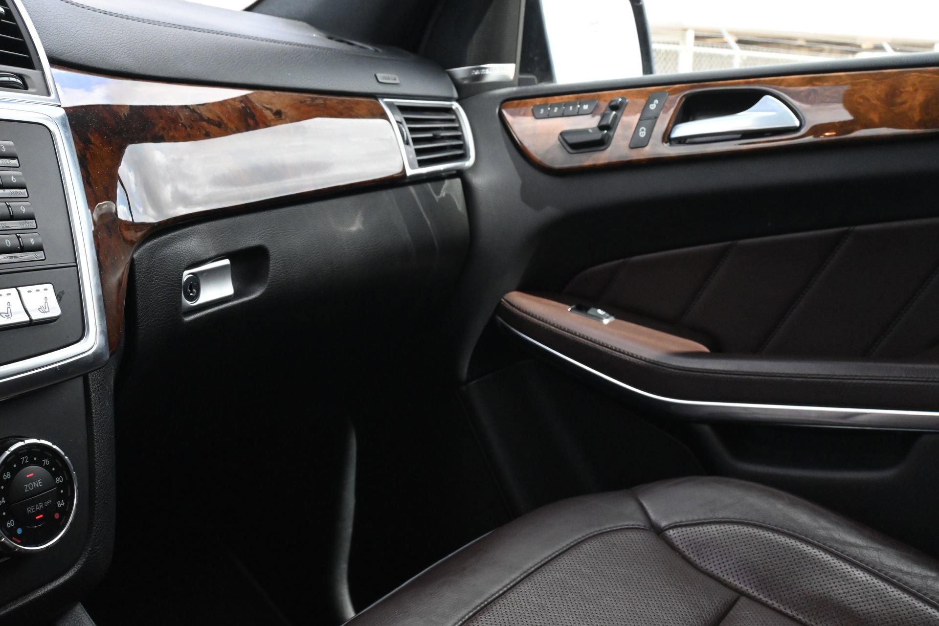Used 2014 Mercedes-Benz GL 550 4MATIC image 8
