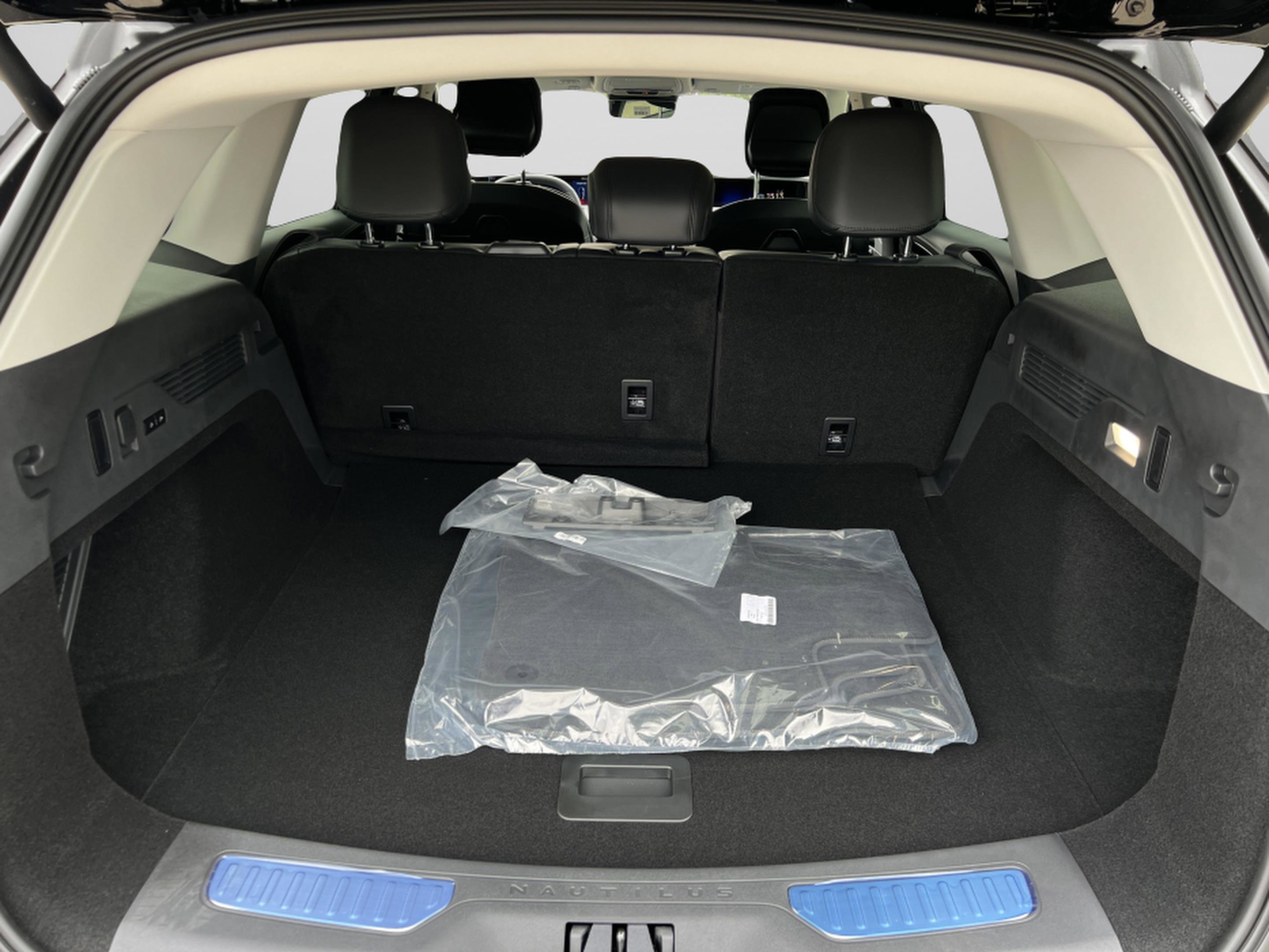 New 2026 Lincoln Nautilus Premier w/ Equipment Group 102A AWD/4WD image 28