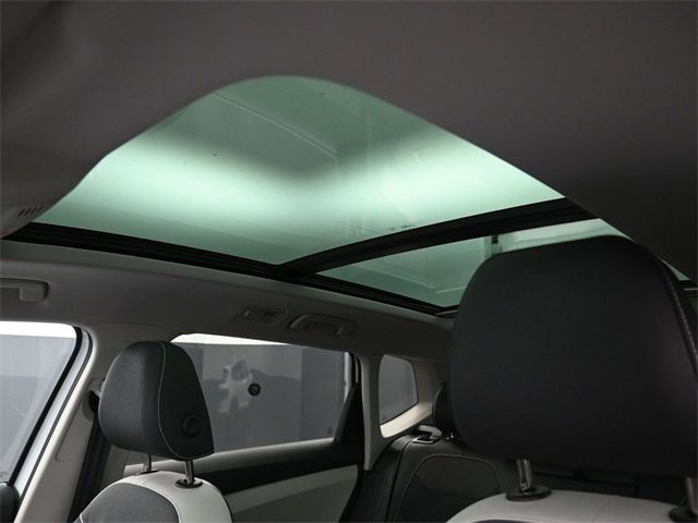 Used 2025 Volkswagen Taos SE w/ Panoramic Sunroof Package image 28