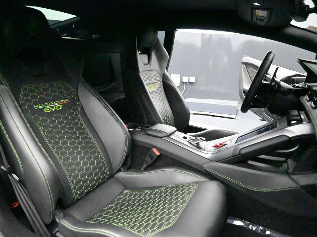 Used 2023 Lamborghini Huracan EVO image 45