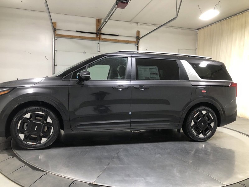 New 2026 Kia Carnival EX image 4