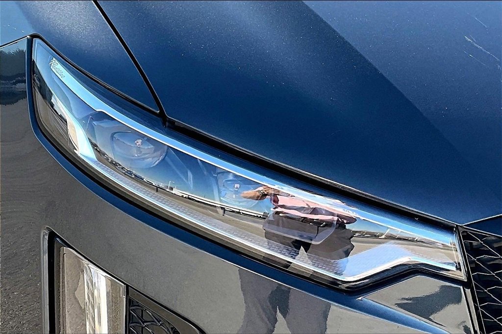 Certified 2023 Cadillac XT6 Sport w/ LPO, ONYX Package image 30