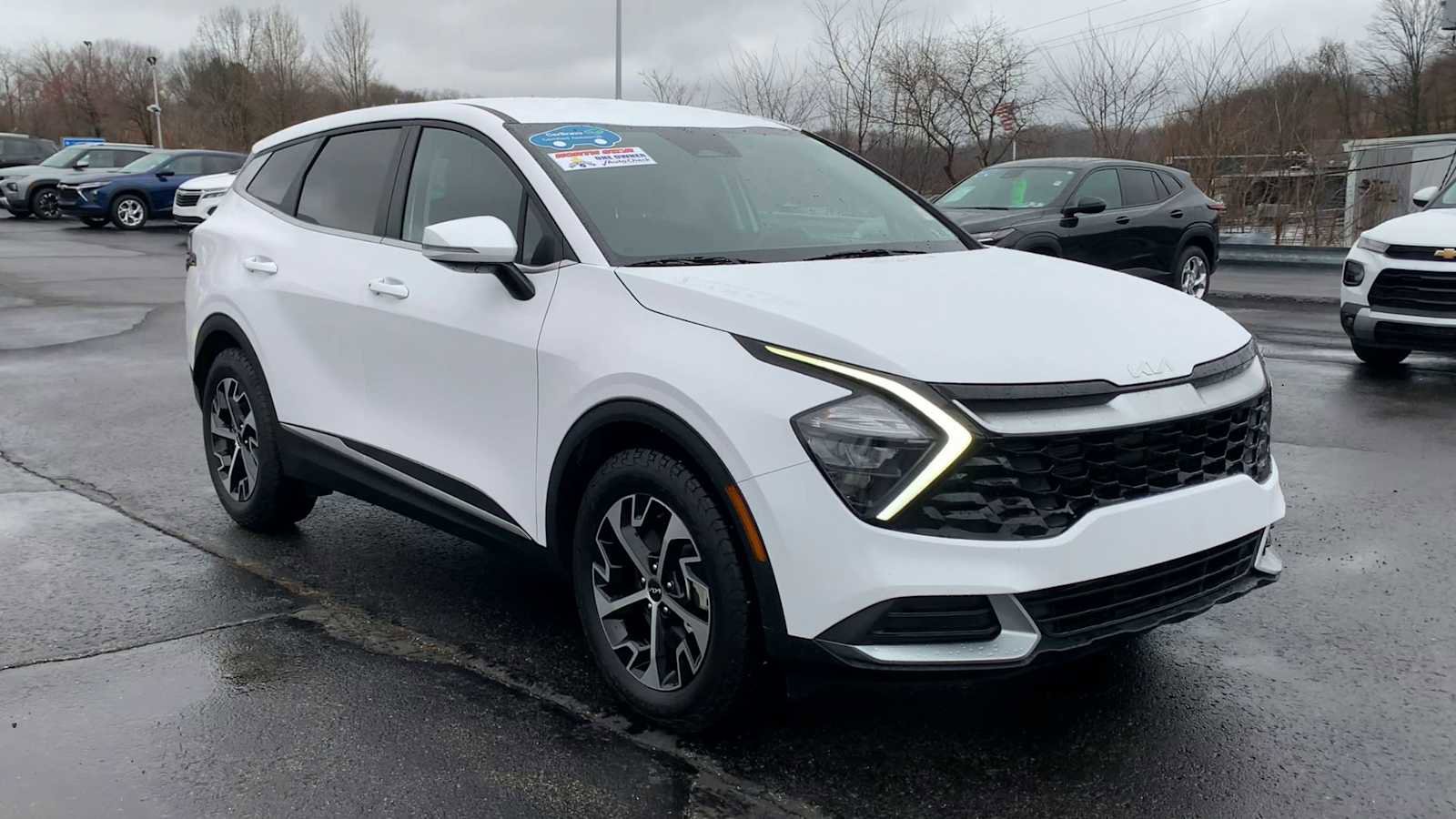 Used 2023 Kia Sportage EX image 2