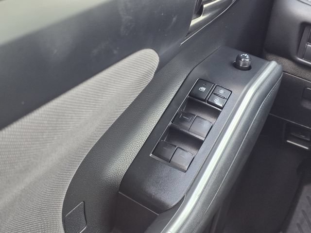 Used 2022 Toyota Highlander L FWD image 17