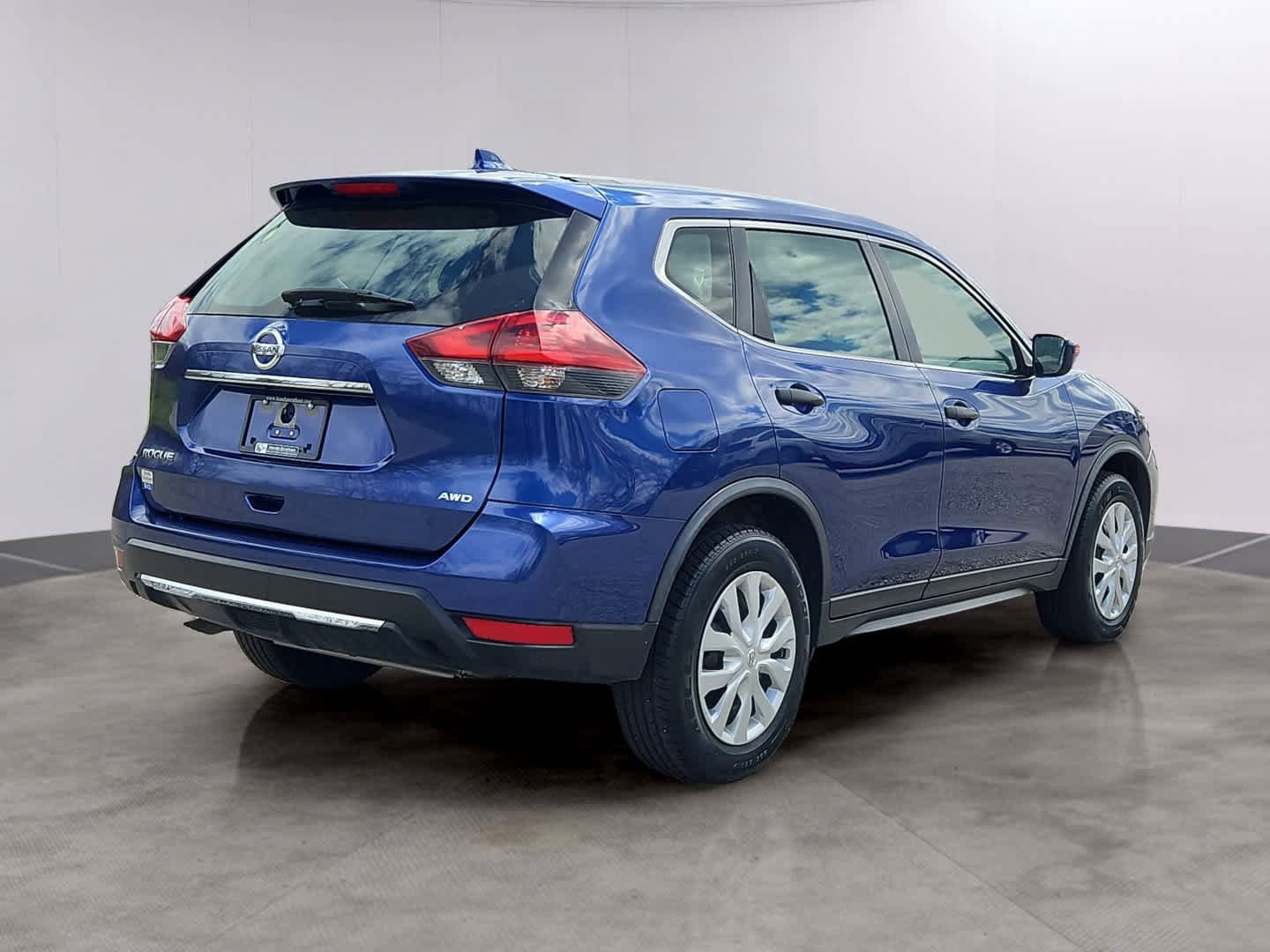 Used 2018 Nissan Rogue S AWD/4WD image 2