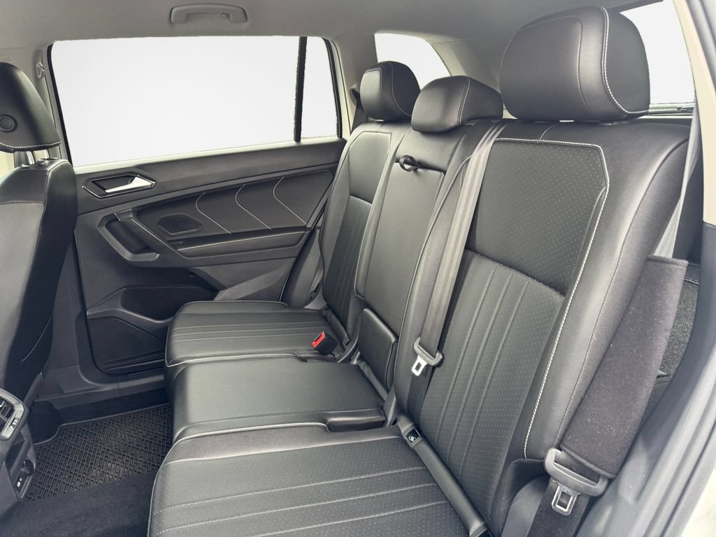 Used 2022 Volkswagen Tiguan SE AWD/4WD image 24