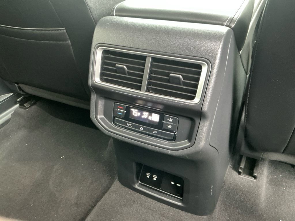 Used 2025 Volkswagen Atlas SE image 21