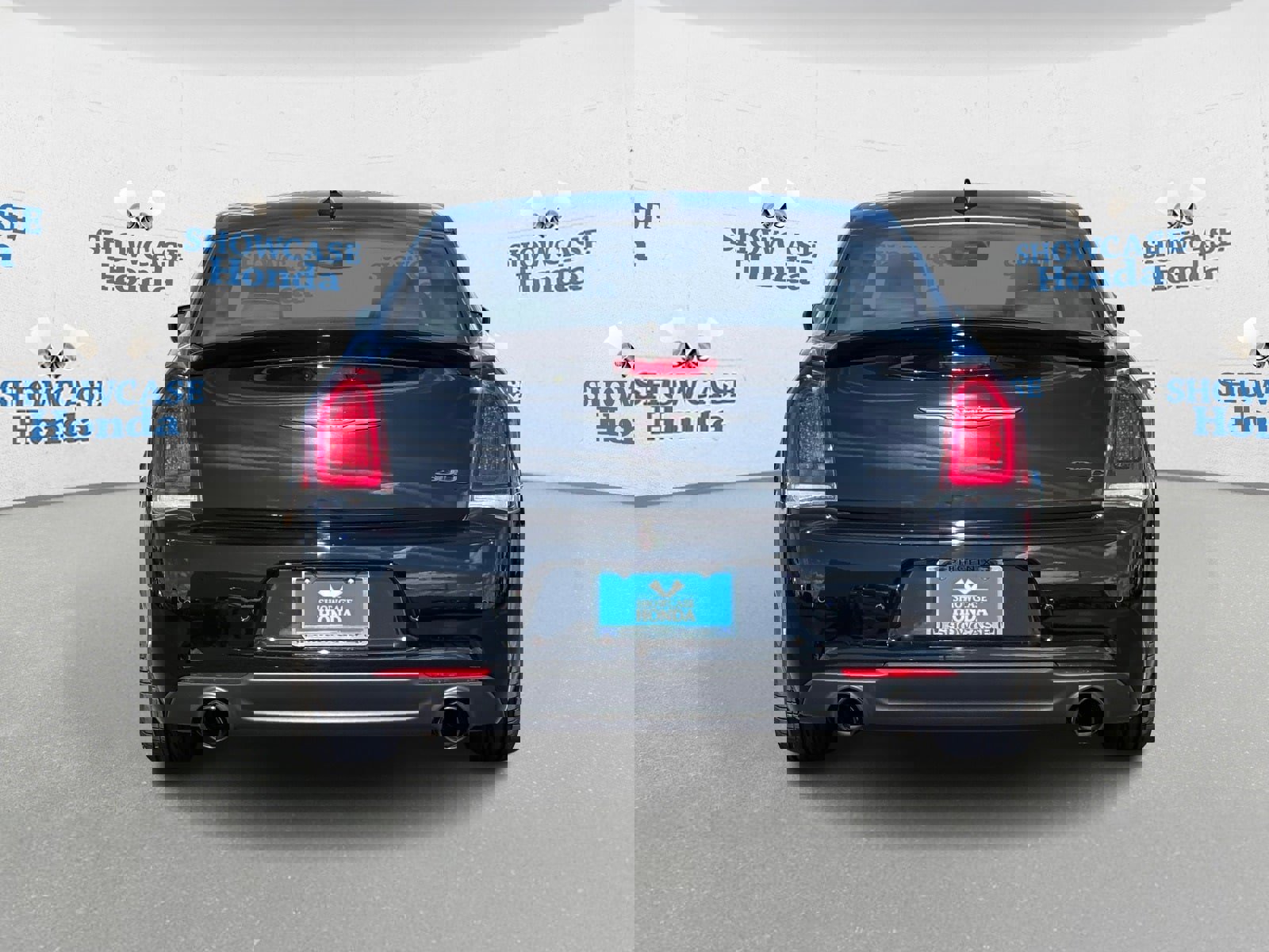 Used 2023 Chrysler 300 C image 7