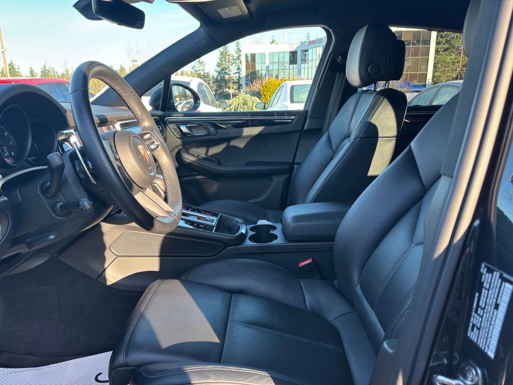 Used 2024 Porsche Macan Base image 15