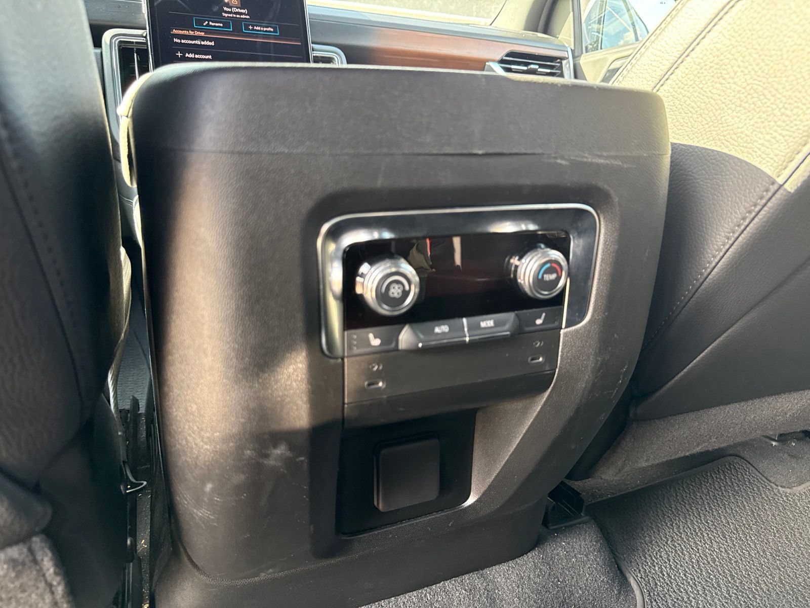 Used 2025 GMC Yukon Denali AWD/4WD image 14