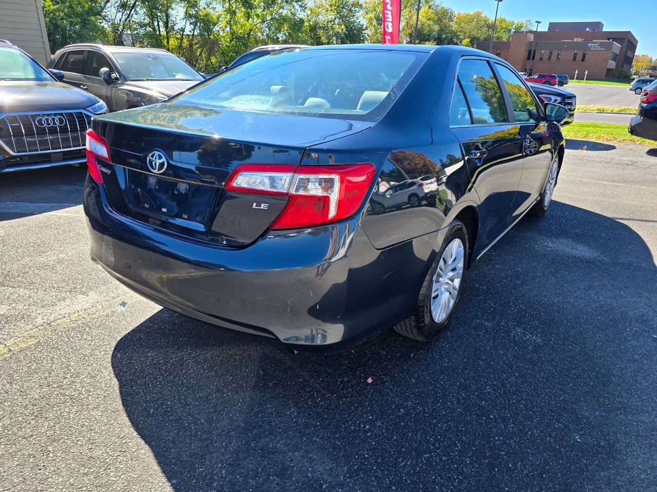 Used 2013 Toyota Camry LE FWD image 3
