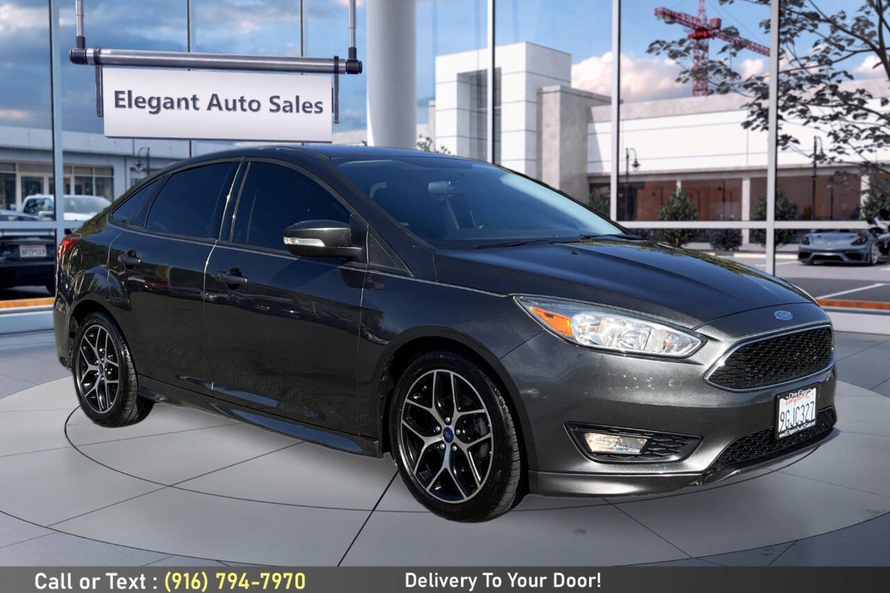 Used 2016 Ford Focus SE w/ SE Sport Package FWD image 3