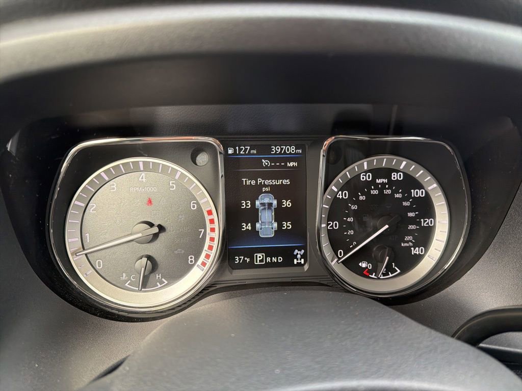 Used 2019 Nissan Titan SV image 17