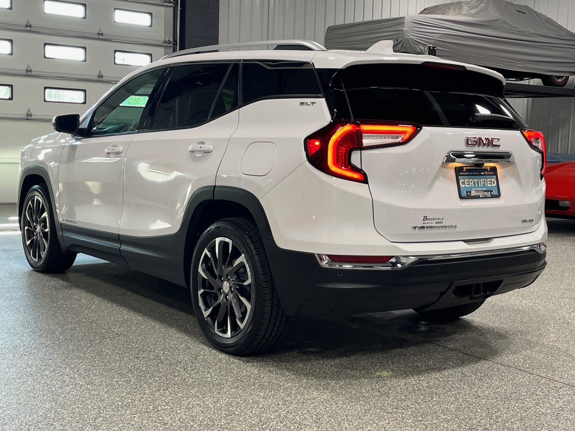 Certified 2022 GMC Terrain SLT w/ Infotainment Package II image 3
