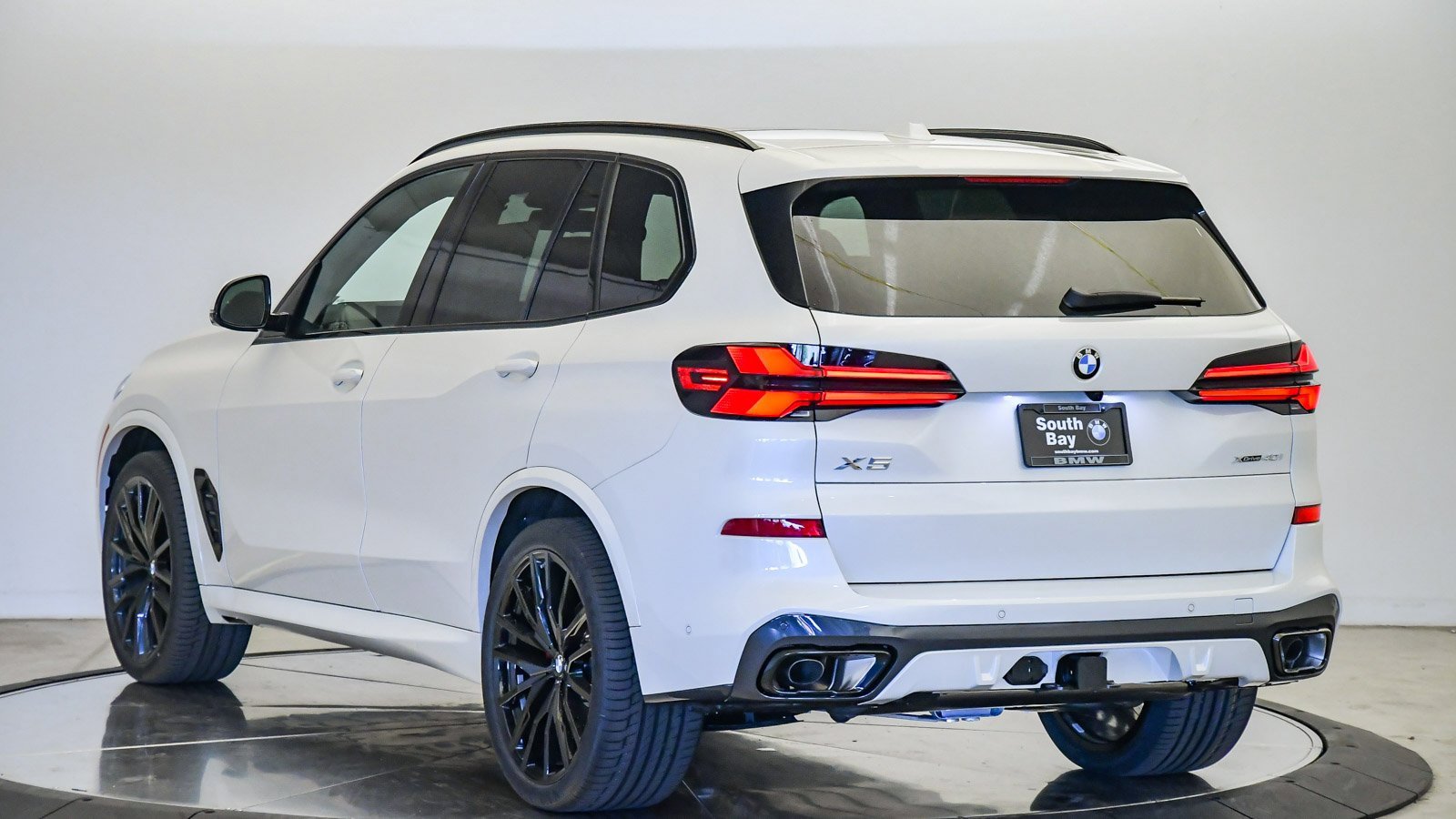 New 2026 BMW X5 xDrive40i w/ M Sport Package image 2