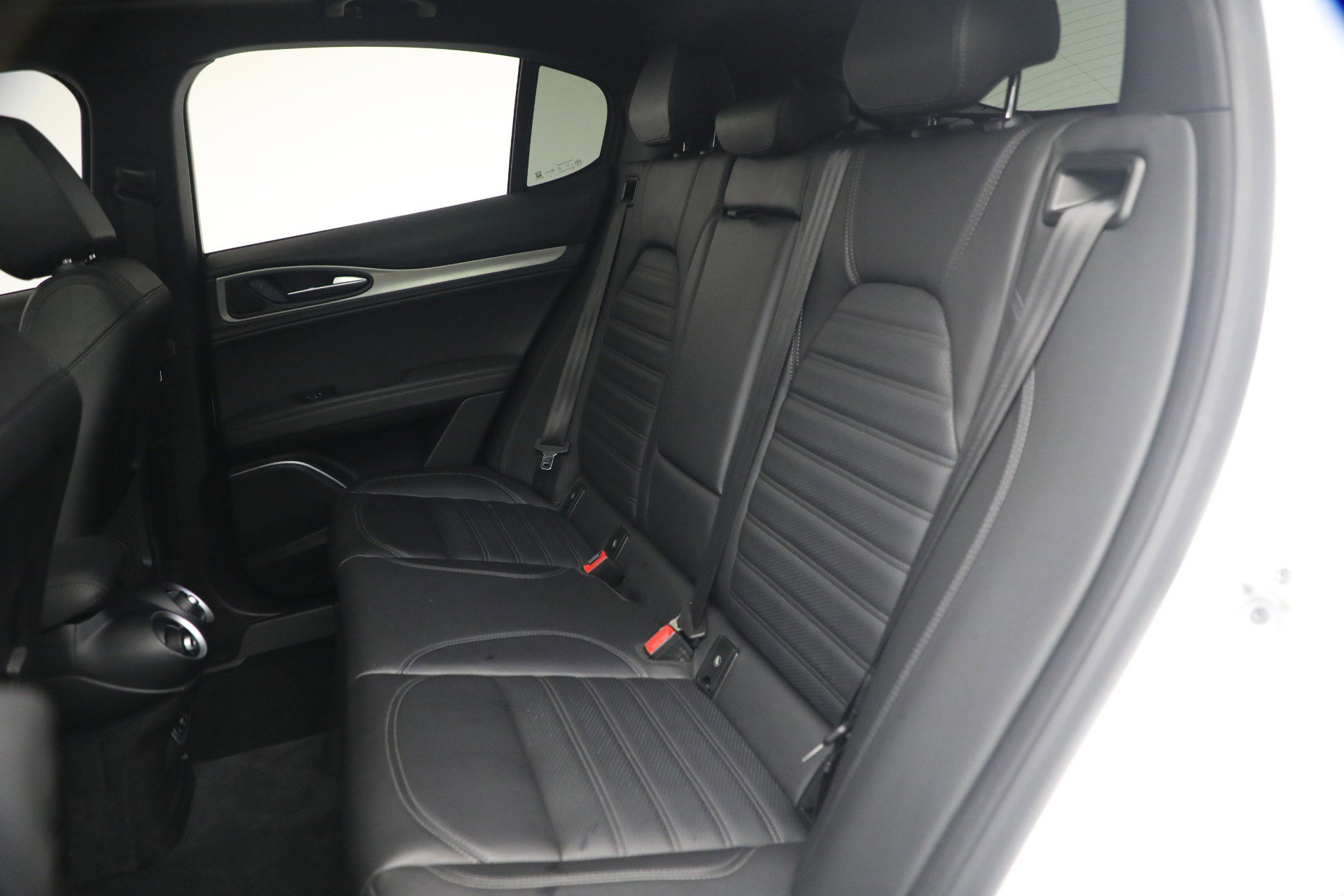 Used 2023 Alfa Romeo Stelvio Veloce AWD/4WD image 18