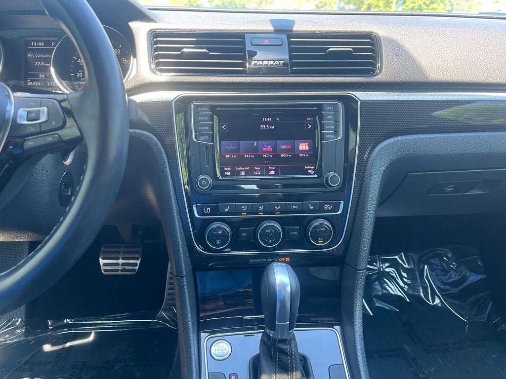 Used 2018 Volkswagen Passat 3.6 FWD image 28