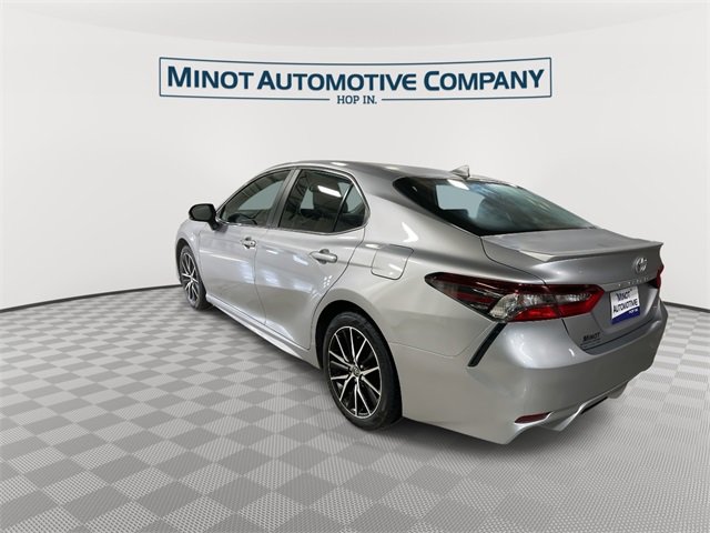 Used 2023 Toyota Camry SE image 6