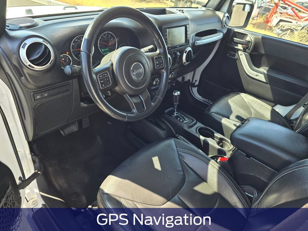 Used 2015 Jeep Wrangler Unlimited Rubicon w/ Max Tow Package AWD/4WD image 2