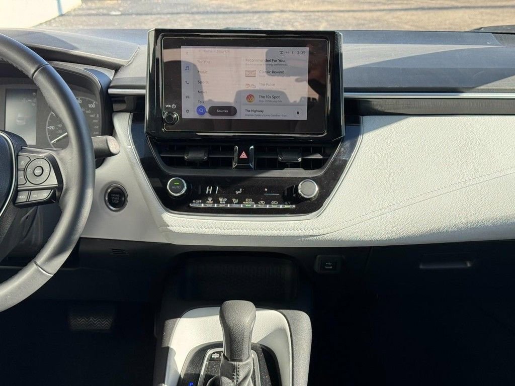 Used 2024 Toyota Corolla SE image 13