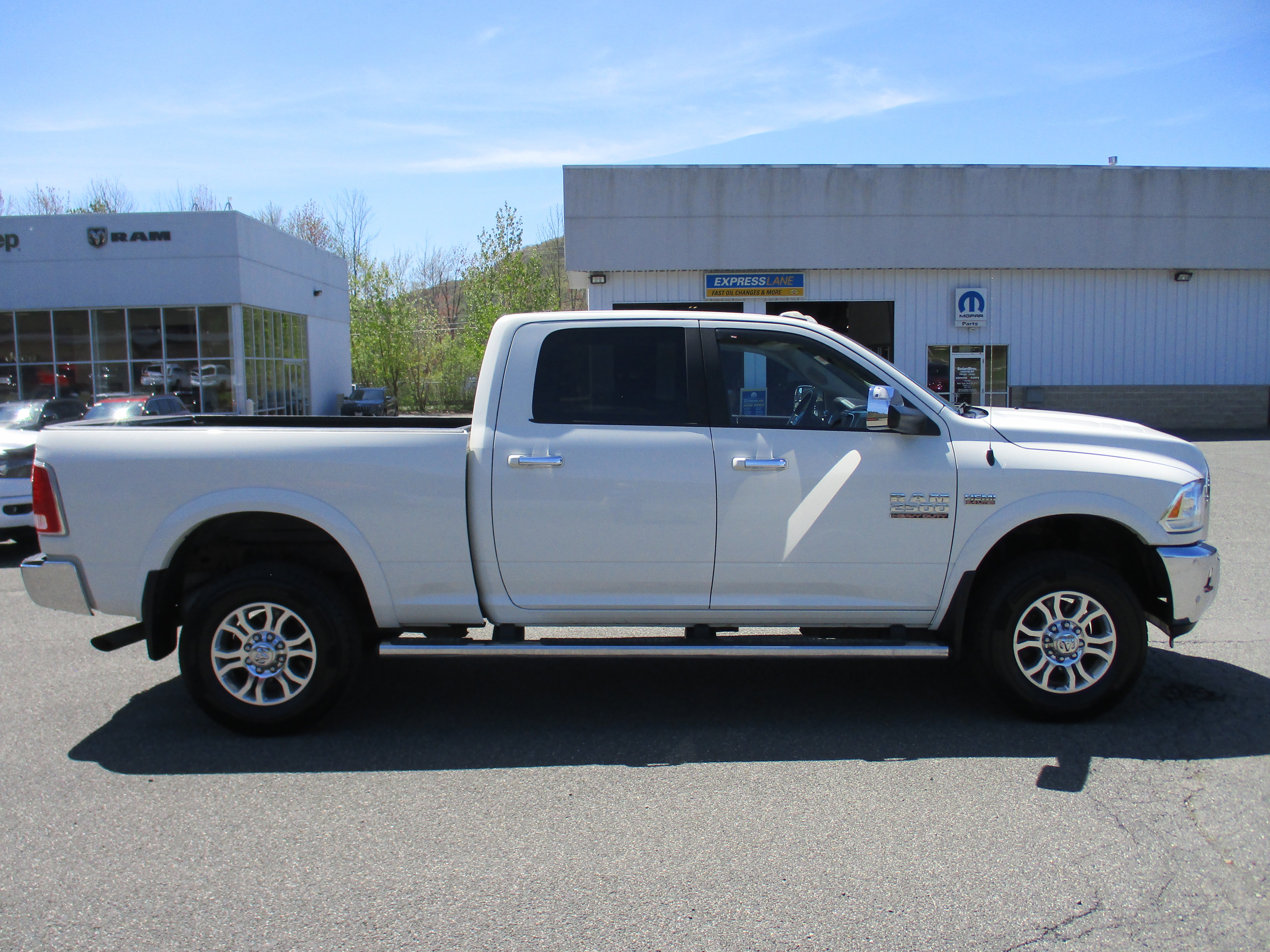 Used 2018 RAM 2500 Laramie w/ Snow Chief Group AWD/4WD image 4