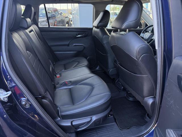 Certified 2021 Toyota Highlander XLE AWD/4WD image 21