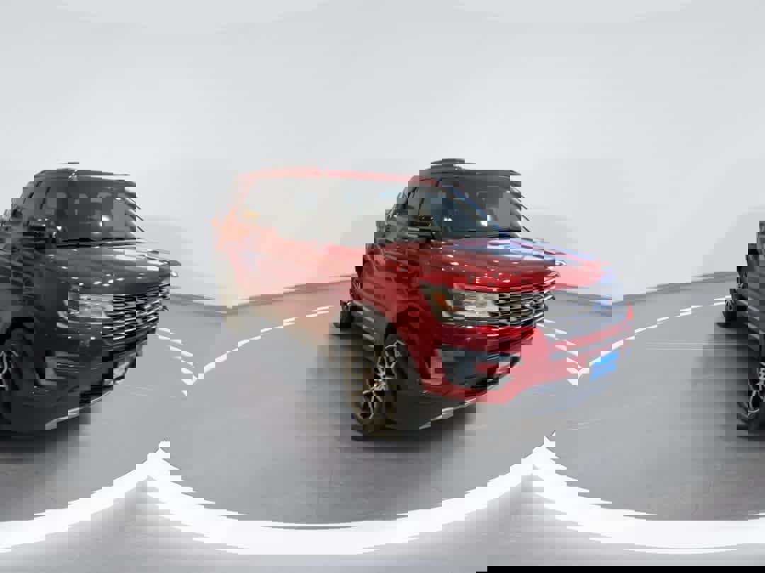 Used 2016 Ford Explorer XLT w/ Equipment Group 202A image 2