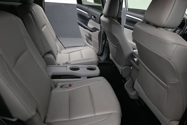Used 2018 Toyota Highlander XLE FWD image 18