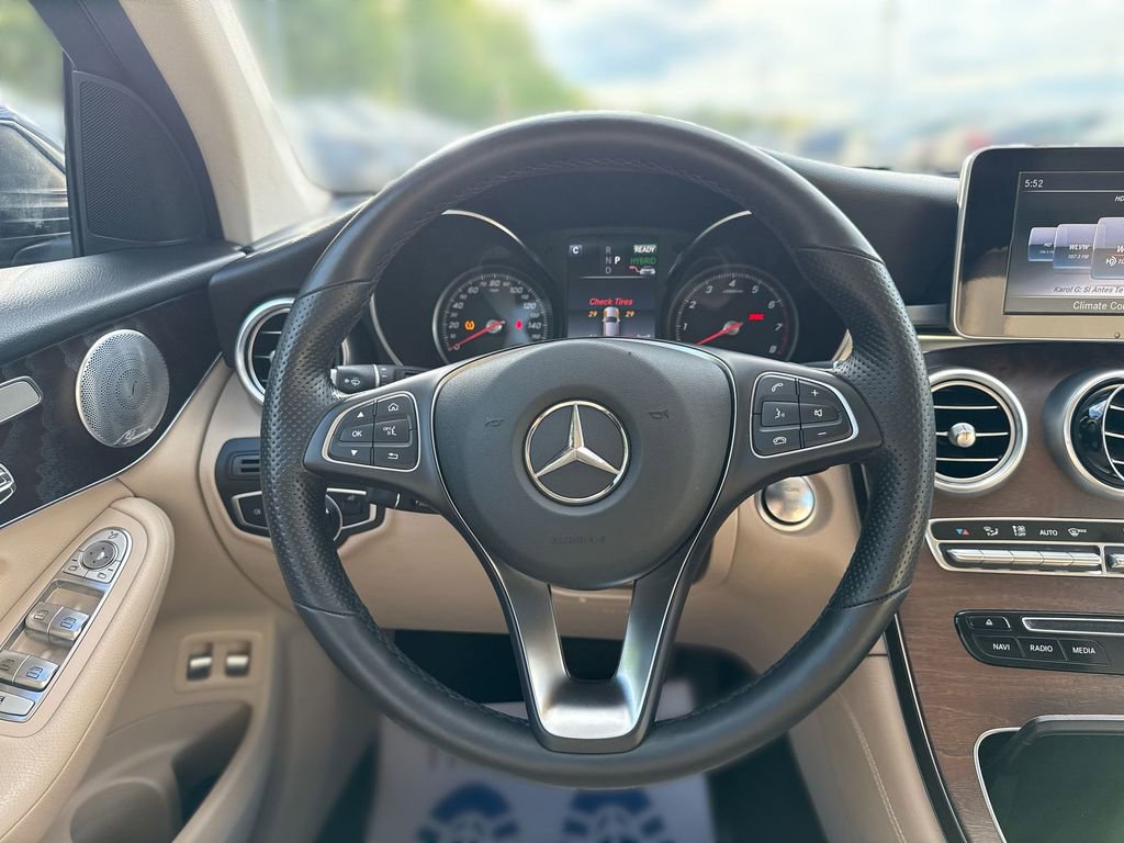 Used 2019 Mercedes-Benz GLC 350e 4MATIC image 11