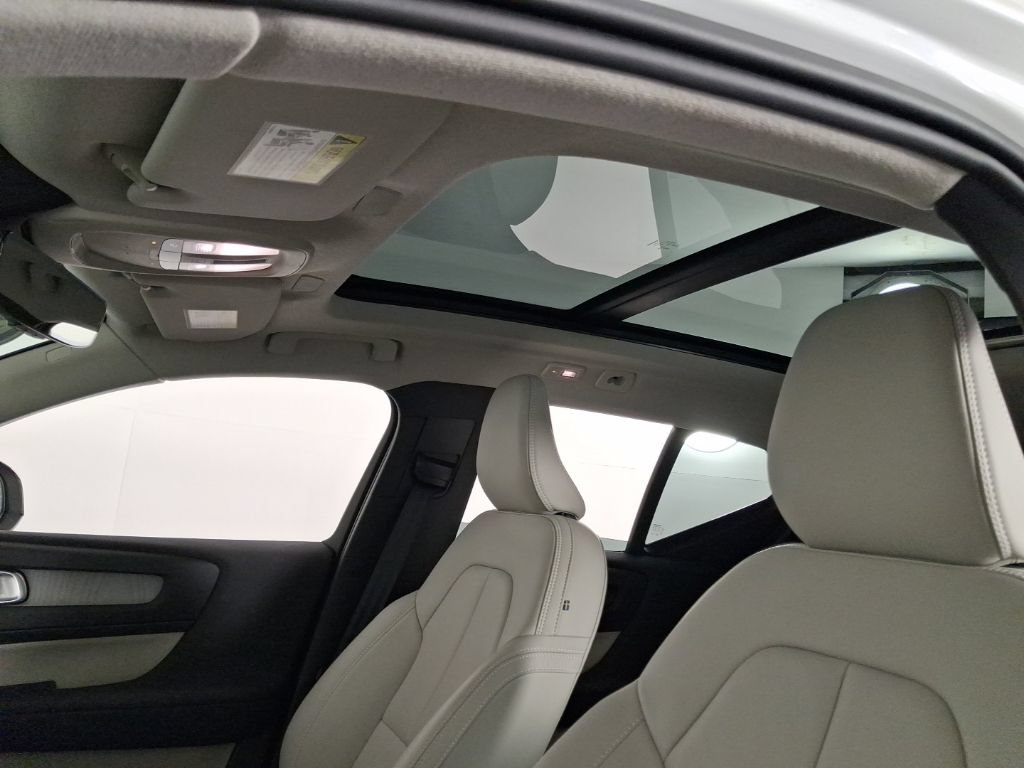 Certified 2026 Volvo XC40 B5 Plus AWD/4WD image 24