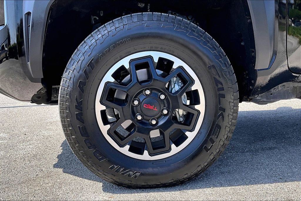 Certified 2025 Toyota Tacoma TRD Off-Road AWD/4WD image 35