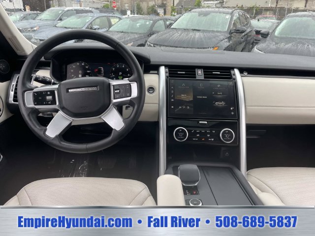 Used 2025 Land Rover Discovery S AWD/4WD image 13