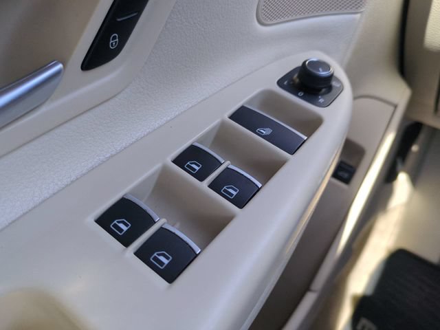 Used 2015 Volkswagen Eos Komfort FWD image 28