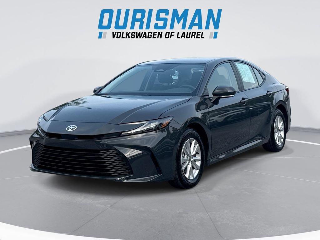Used 2025 Toyota Camry LE w/ Convenience Package FWD image 1