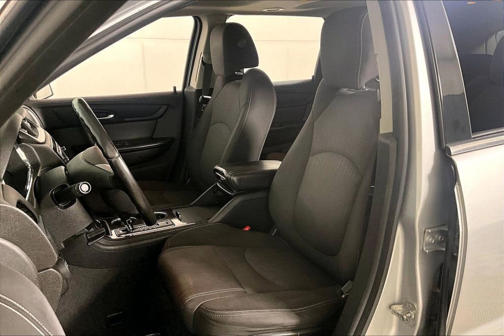 Used 2017 Chevrolet Traverse LT image 25