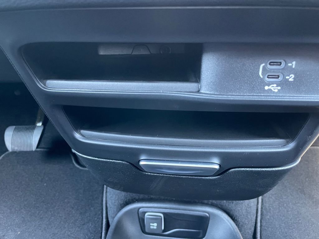 Used 2026 Chrysler Voyager LX FWD image 6