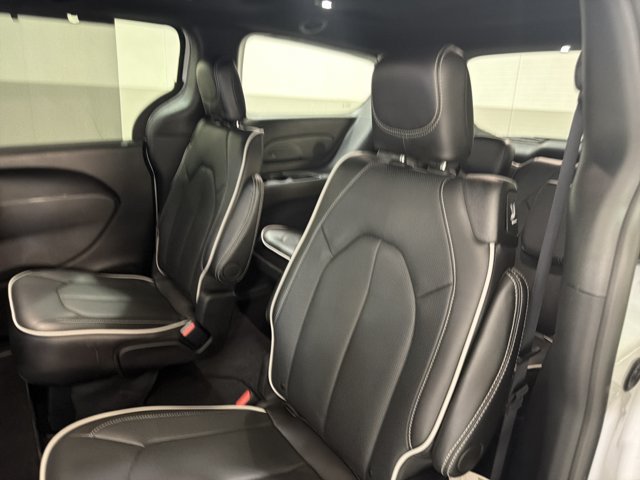 Used 2026 Chrysler Pacifica Limited FWD image 21