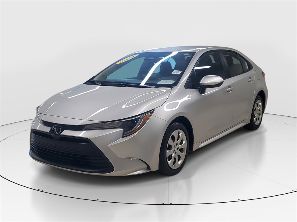Used 2023 Toyota Corolla LE image 4