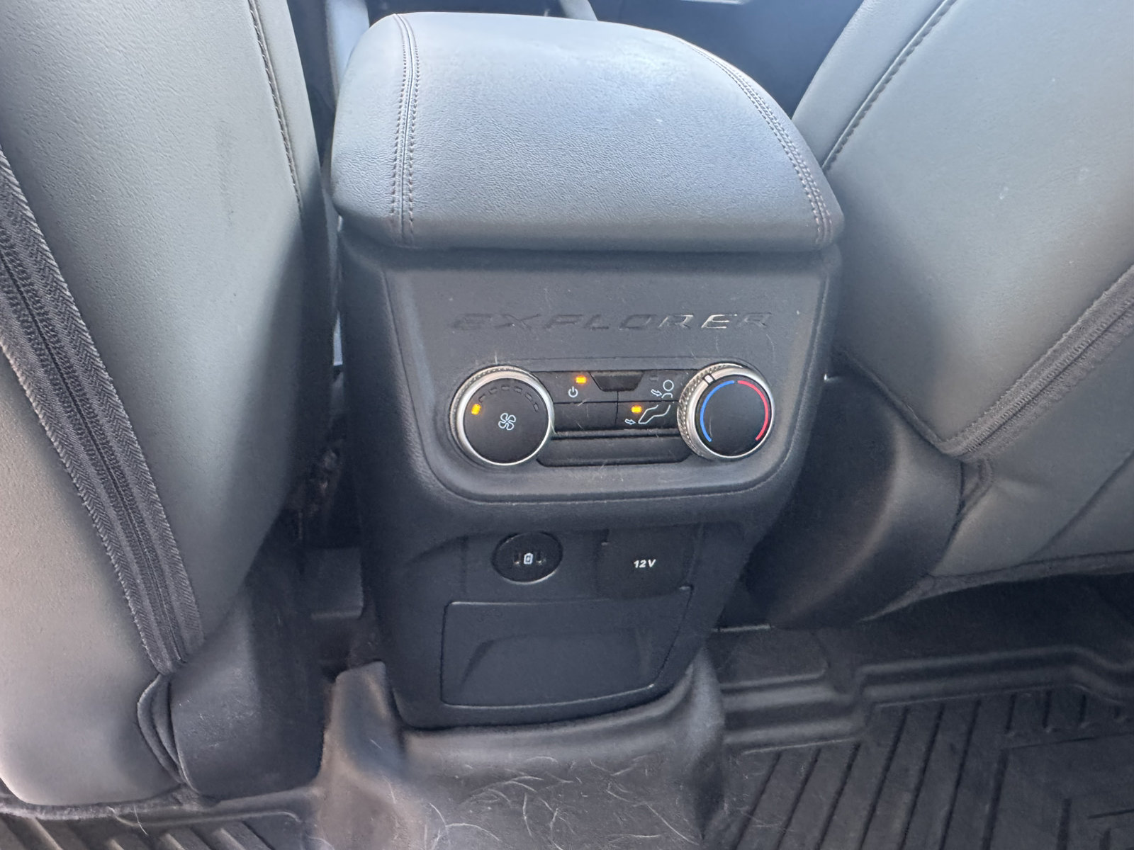 Used 2025 Ford Explorer Active w/ Active Comfort Package RWD image 26