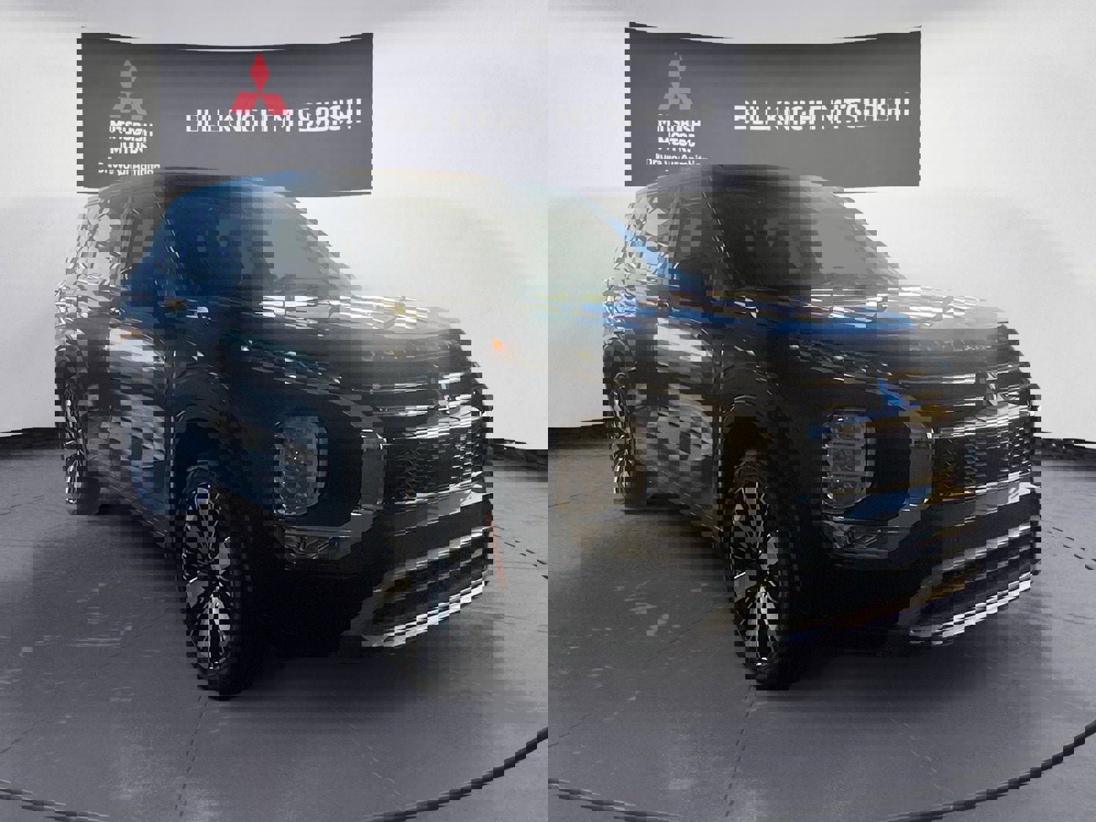 New 2025 Mitsubishi Outlander SE image 7